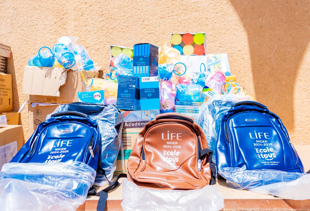 Distribution de 1860 kits scolaires au profit de 1860 élèves des écoles primaires